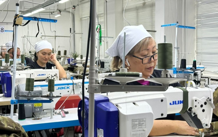 Депутаты столичного маслихата посетили ТОО «DANMARD» одно из производственных предприятий города, работающее в сфере лёгкой промышленности