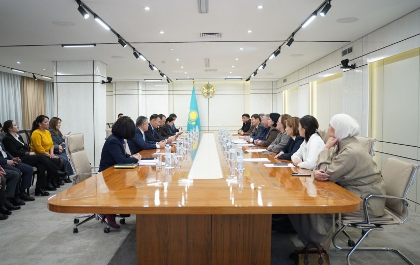 Маңғыстау облысы мәслихаттарының депутаттар делегациясы және аппарат қызметкерлерімен жұмыс кездесуі