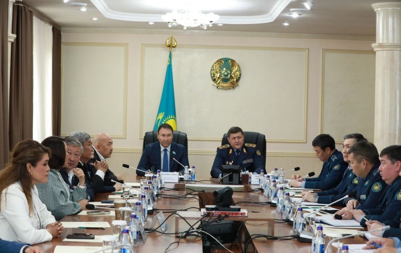 Депутаттар қоғамдық қауіпсіздік мәселелерін талқылады