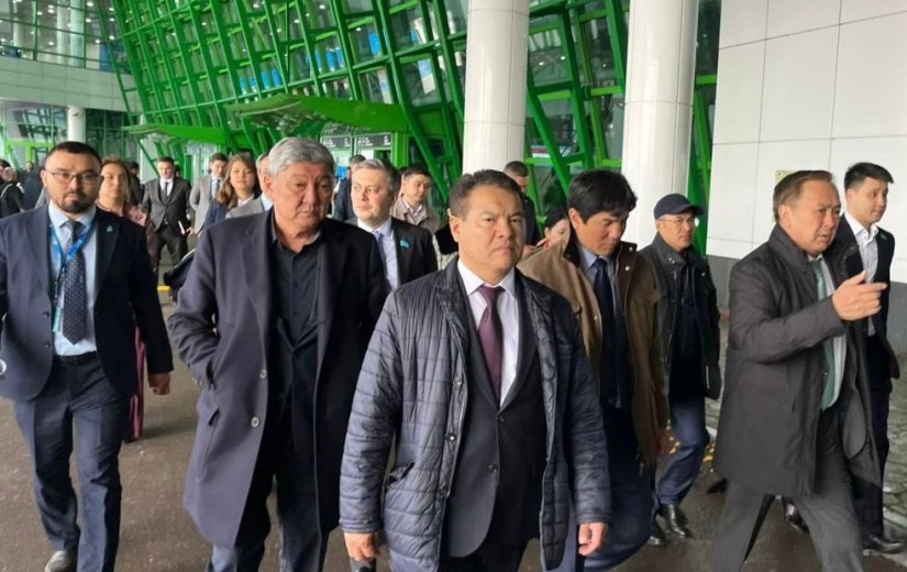 Развитие аэропорта столицы обсудили депутаты