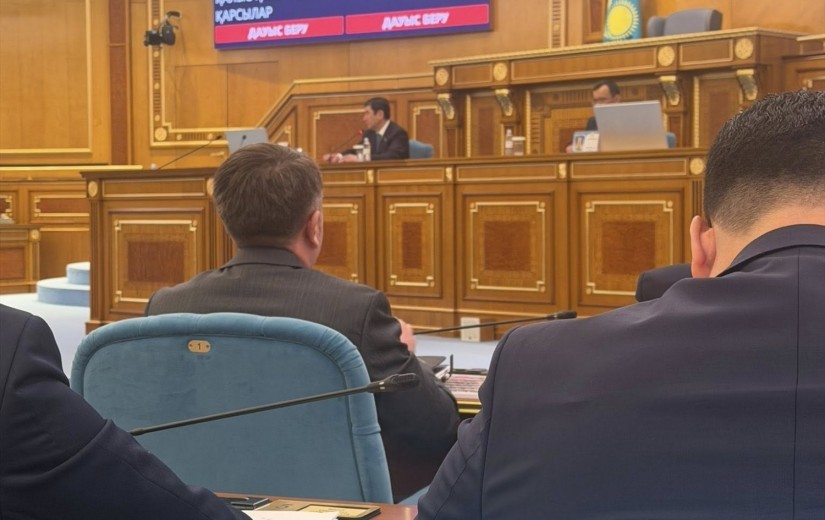Парламент Палаталарының бірлескен отырысында депутаттар «Қазақстан Республикасының астанасының мәртебесі туралы» Конституциялық заң жобасын бірінші оқылымда мақұлдады