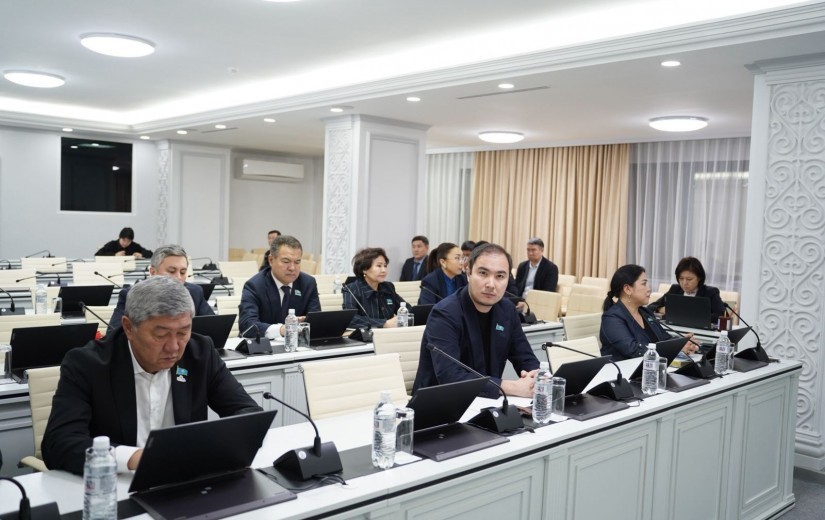 Құрылыс мәселелері жөніндегі тұрақты комиссияның елорданың инженерлік және қала құрылысы инфрақұрылымын стратегиялық дамыту жөніндегі шешімдердің жобаларын қарауға арналған отырысы