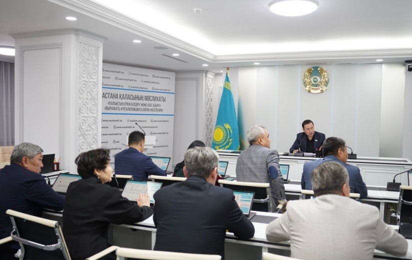 Мәслихаттың заңдылық, құқықтық тәртіп және жұртшылықпен жұмыс мәселелері жөніндегі тұрақты комиссиясының отырысы