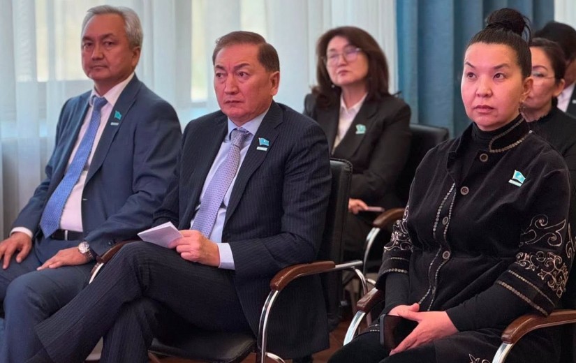 В столичном филиале партии состоялось очередное заседание депутатской фракции партии «AMANAT»