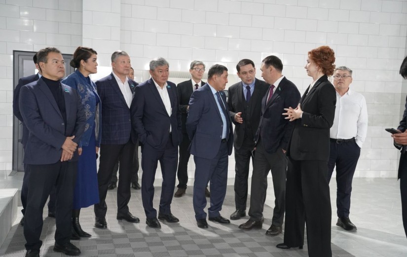Астана қалалық мәслихатының депутаттары білім және спорт салаларында іске асырылған бірқатар нысандарға шығу жиынын өткізді