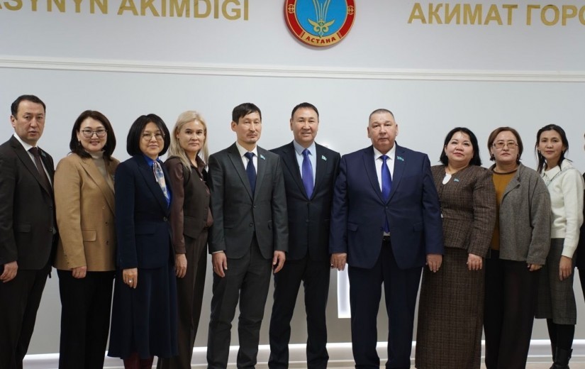 Маңғыстау облысы мәслихаттарының депутаттар делегациясы және аппарат қызметкерлерімен жұмыс кездесуі