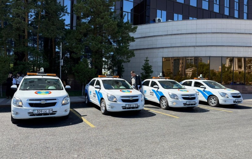 Депутаты маслихата ознакомились с работой спецавтомобилей ЦОДД и системой управления парковками