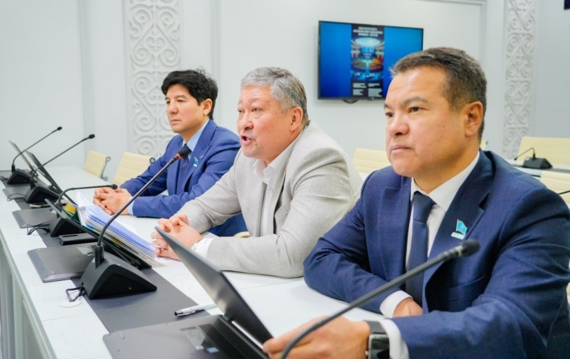 Астана қаласының мәслихатында Қазақстан Республикасының жаңа Конституциясының жобасы талқыланды