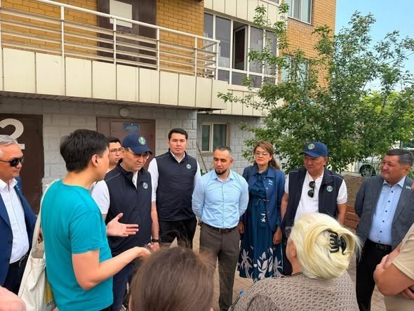 Астана қалалық мәслихатының депутаттары «Өркен қала» ЖШС-не барып, тұрғын үй қорын жаңғырту бағдарламасының жүзеге асырылу барысымен танысты