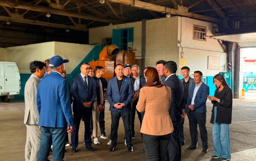 Депутаты столичного маслихата провели выездное совещание на базе АО «Автобусный парк №1»