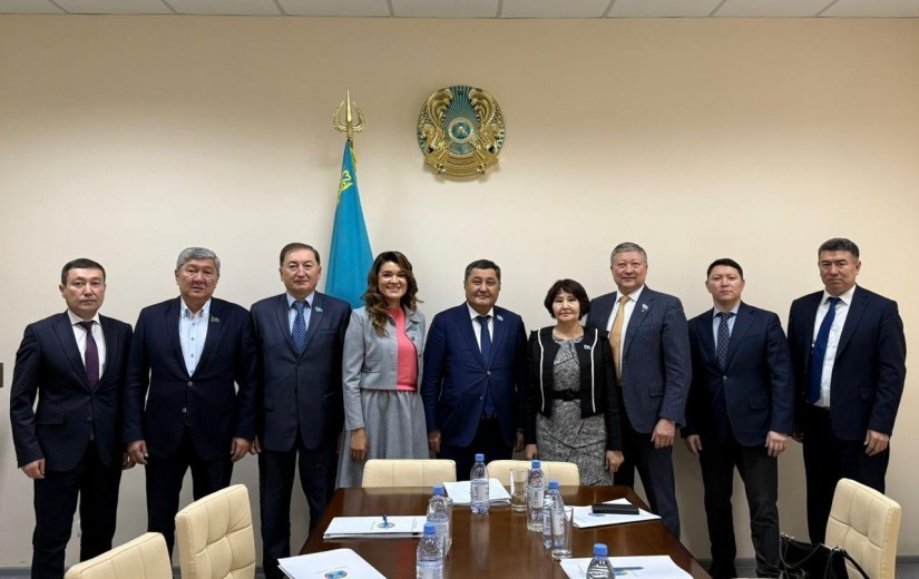 Мәслихат депутаттары елорда аудандарымен жұмыс кездесулерін аяқтады