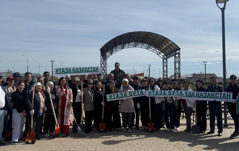 Мәслихат депутаттары «Үркер» тұрғын алабында сенбілік өткізді