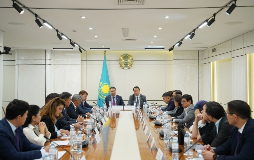 Астана мәслихатында балалардың құқықтарын қорғау саласындағы ведомствоаралық өзара іс-қимылдың жаңа тәсілдері талқыланды