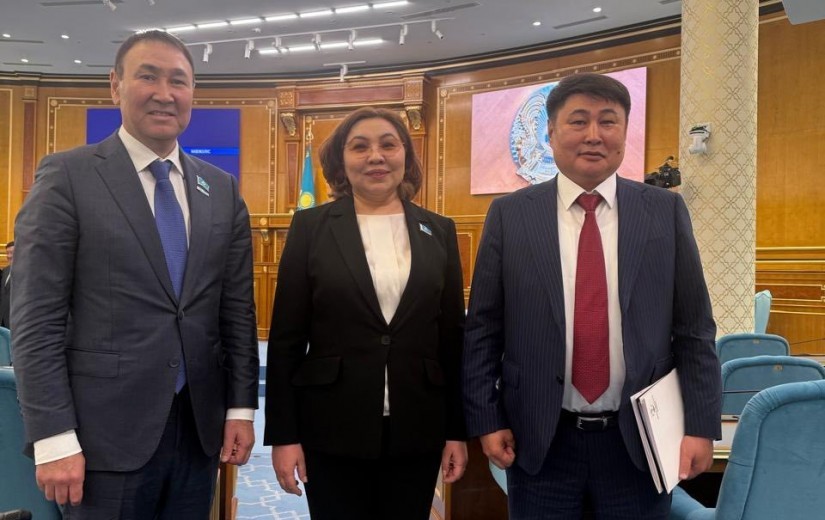Парламент Палаталарының бірлескен отырысында депутаттар «Қазақстан Республикасының астанасының мәртебесі туралы» Конституциялық заң жобасын бірінші оқылымда мақұлдады