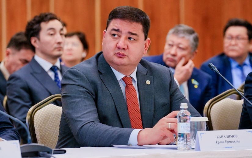 Астана қаласының әкімі Жеңіс Қасымбектің қатысуымен М.Нарықбаев атындағы Университетте өткен жаңа Конституция жобасын сараптамалық талқылау өтті