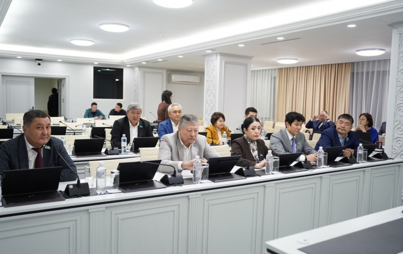 Жер учаскелерін иеліктен шығару туралы шарттардың жобаларын келісу мәселесі жөніндегі тұрақты комиссияның отырысы